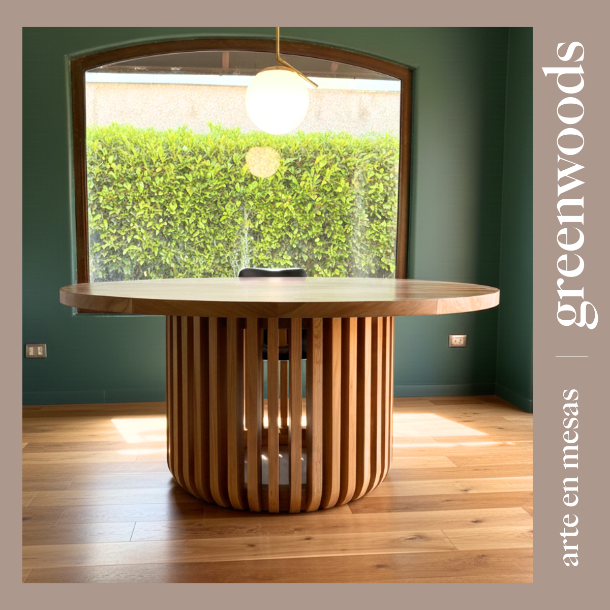 Mesa redonda en madera lenga Praga. - Mesas | Greenwoods Chile